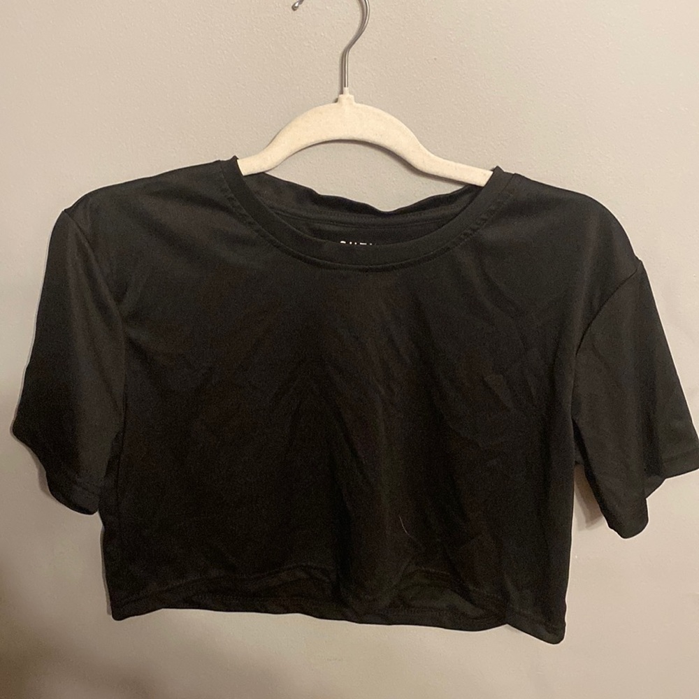 Black oversize crop tee!